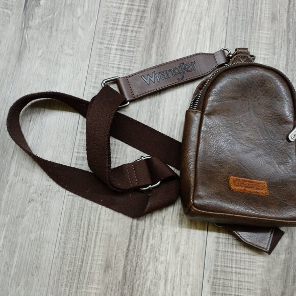 Wrangler Vegan Leather Crossbody Bag Small Sling Bag for Women - Picture 2 of 10